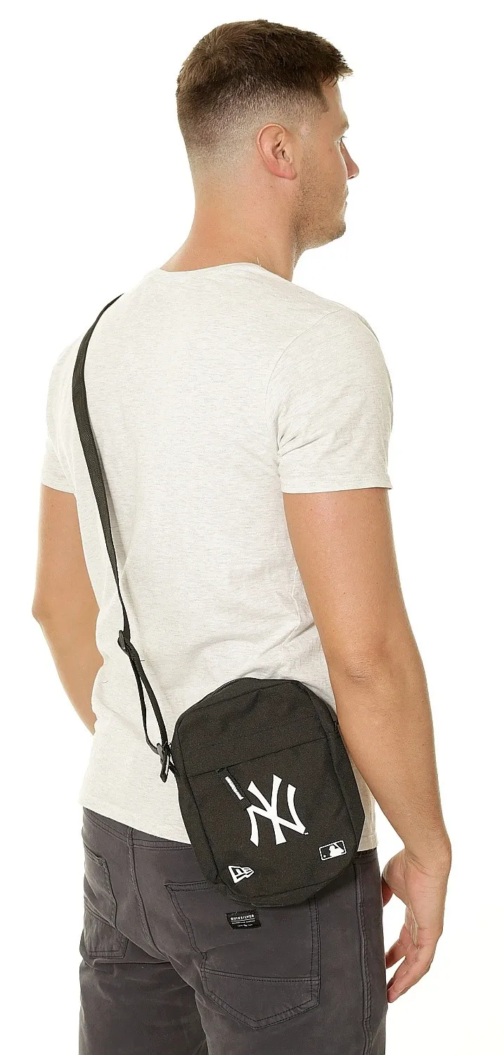 BOLSA NEW ERA SIDE MLB NEW YORK YANKEES  BLACK/WHITE