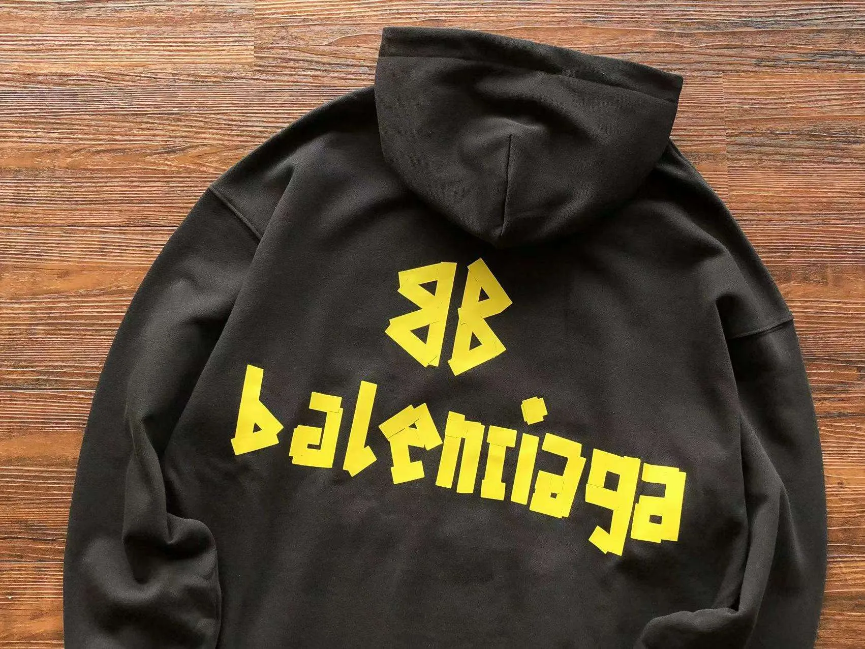 Camiseta Balenciaga SS23 – 672546