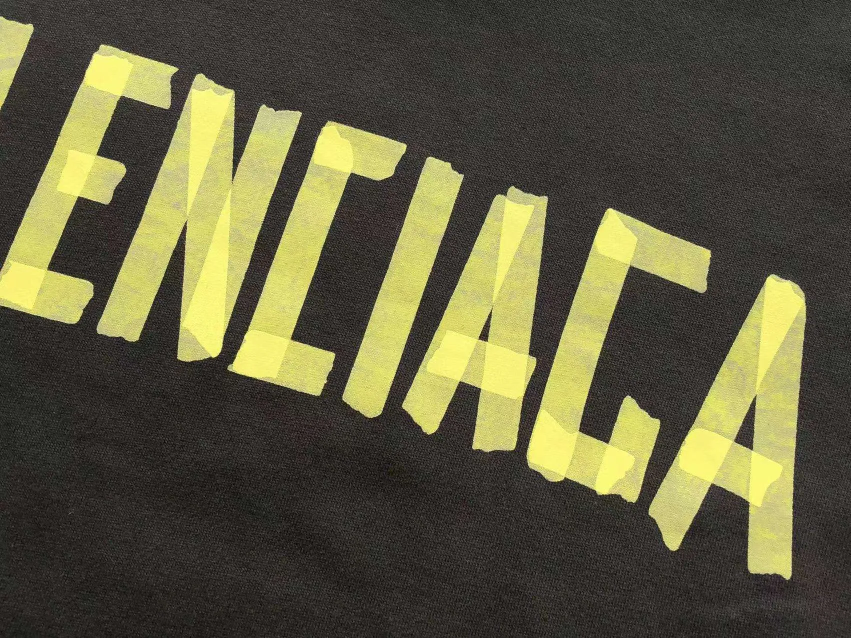 Camiseta Balenciaga SS23 – 672546