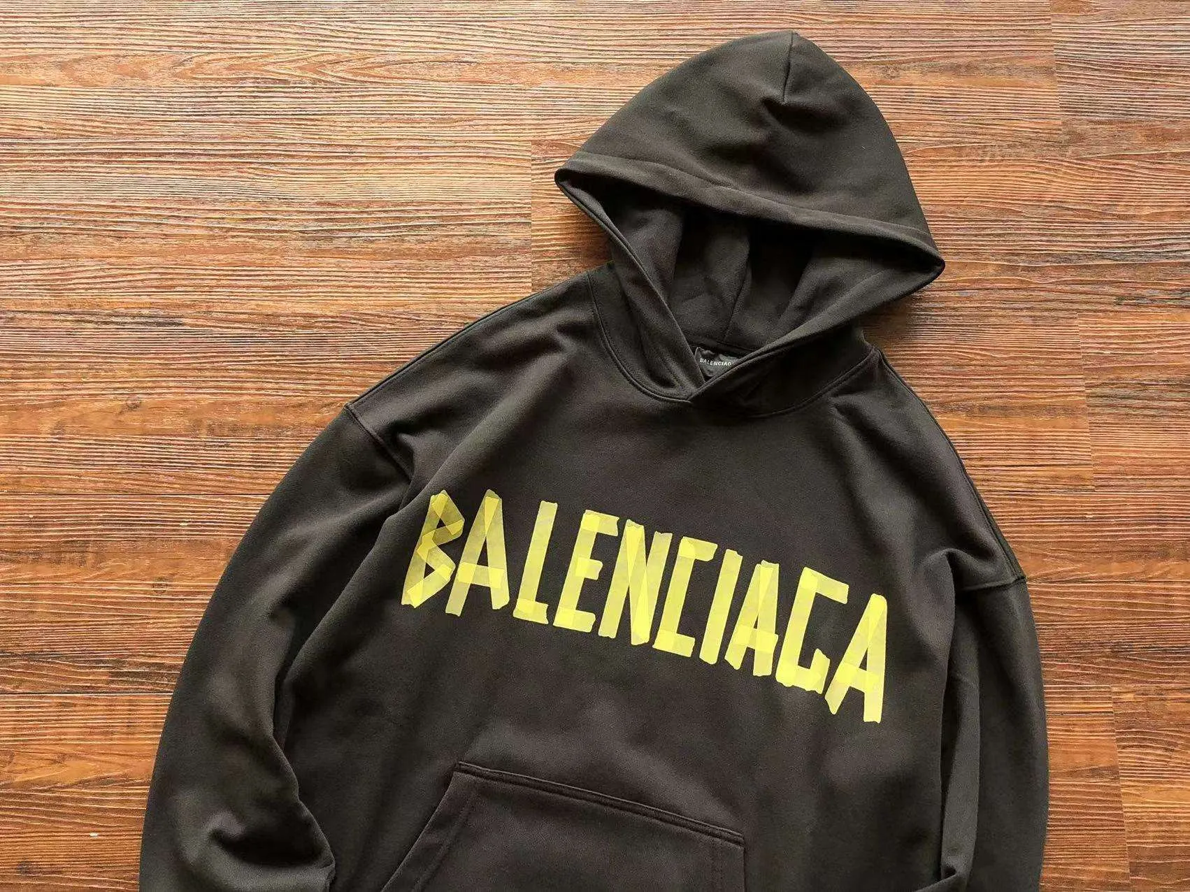 Camiseta Balenciaga SS23 – 672546