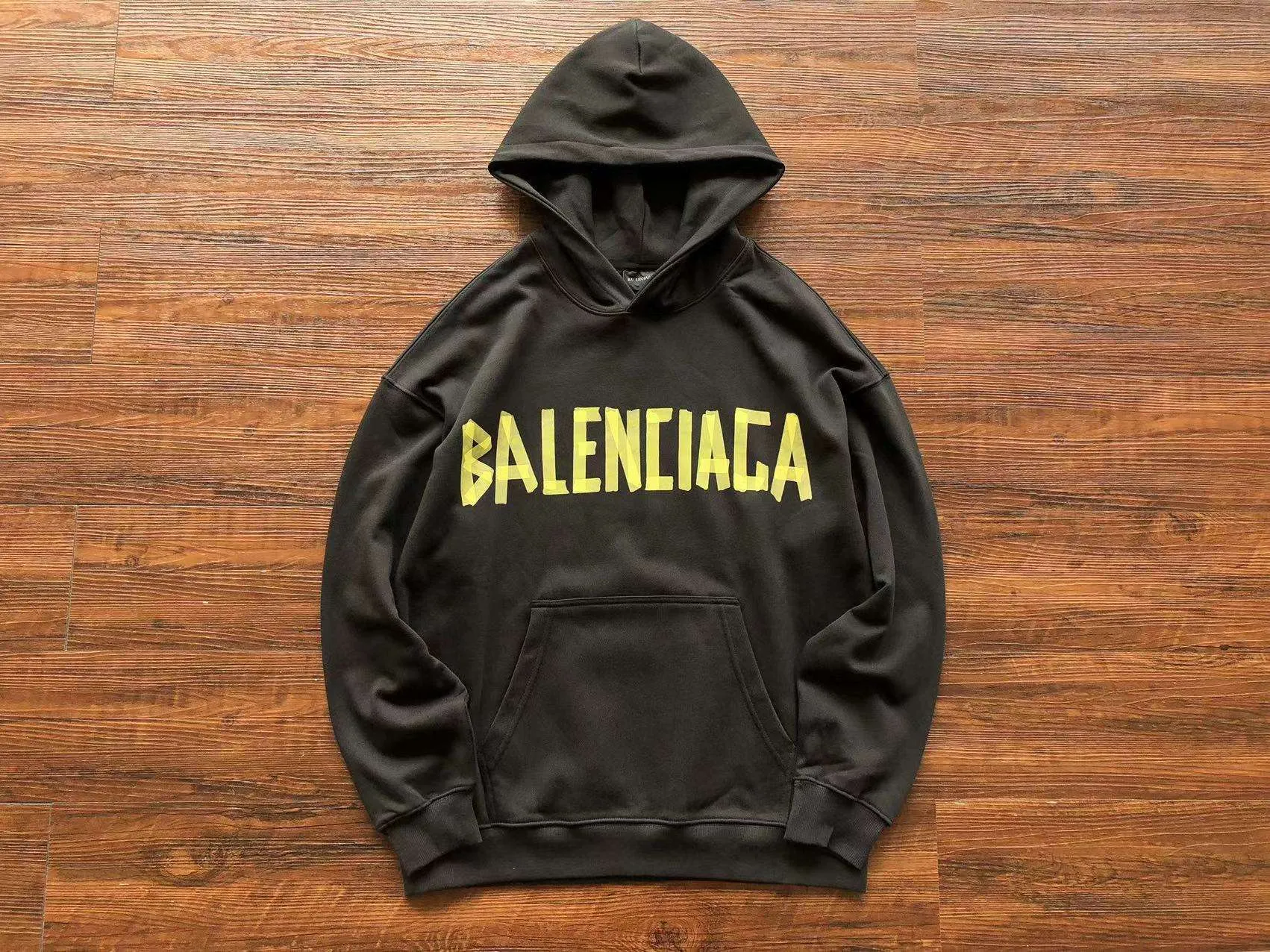 Camiseta Balenciaga SS23 – 672546