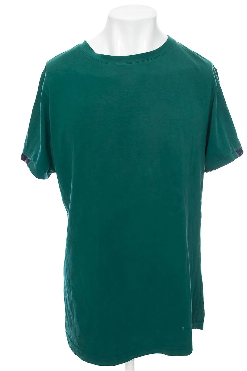 CAMISETA COLOR VERDE  CLOSEANDO
