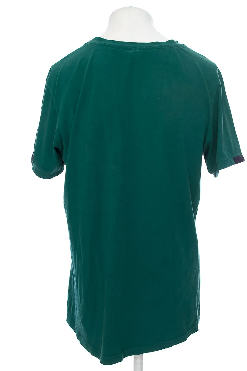 CAMISETA COLOR VERDE  CLOSEANDO