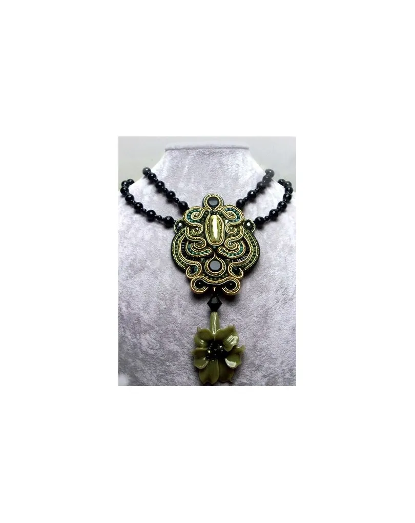 GARGANTILLA DE DISEÑO SOUTACHE,VERDE CAZA PEQUEÑA
