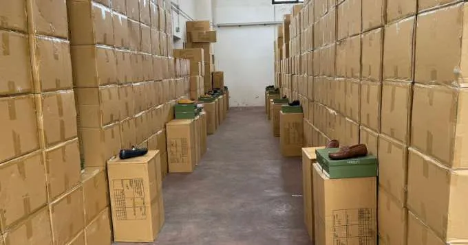 Large quantities of leather shoes with competitive prices