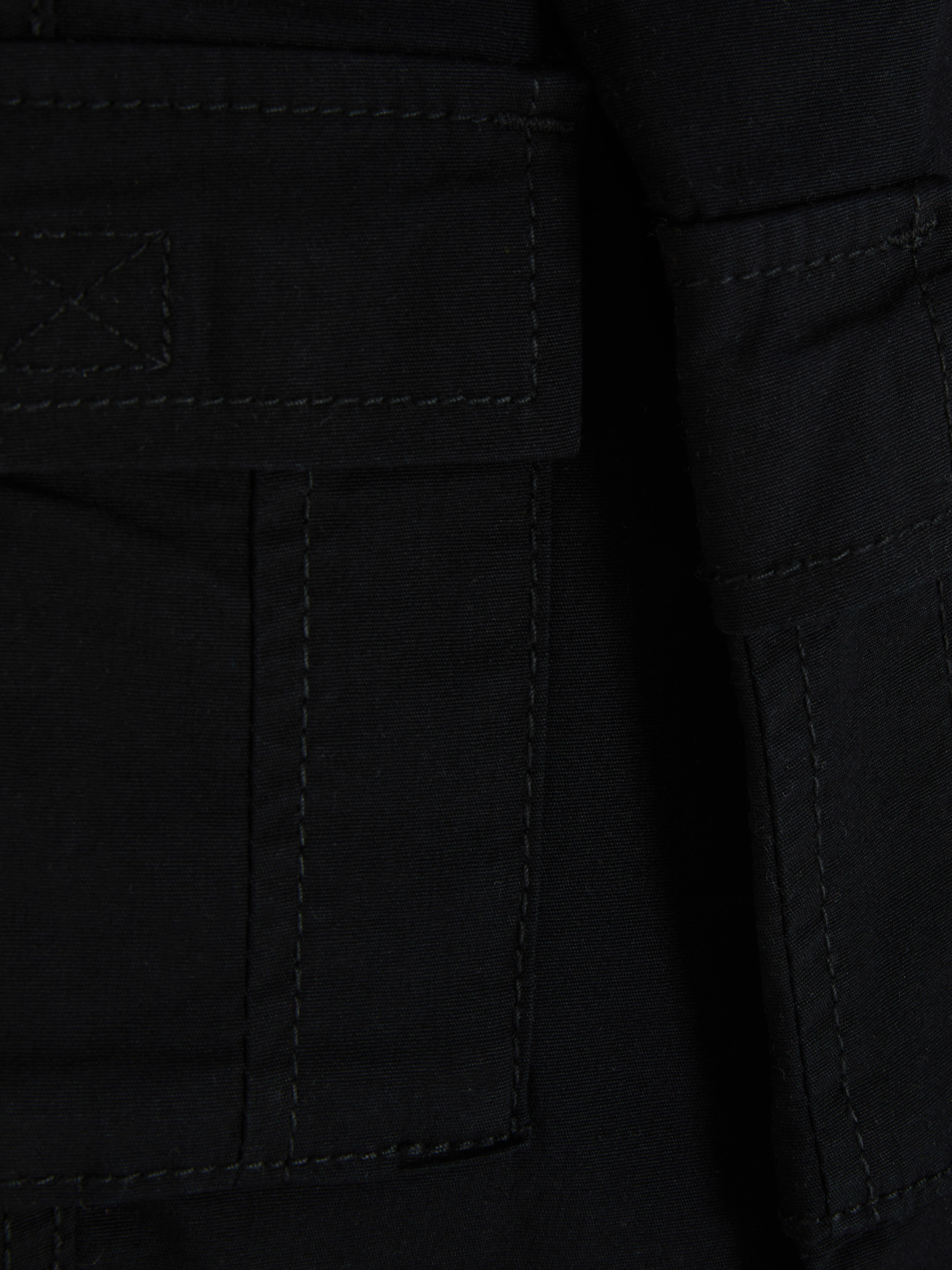 Pantalones cargo entallados con cordón de ajuste
