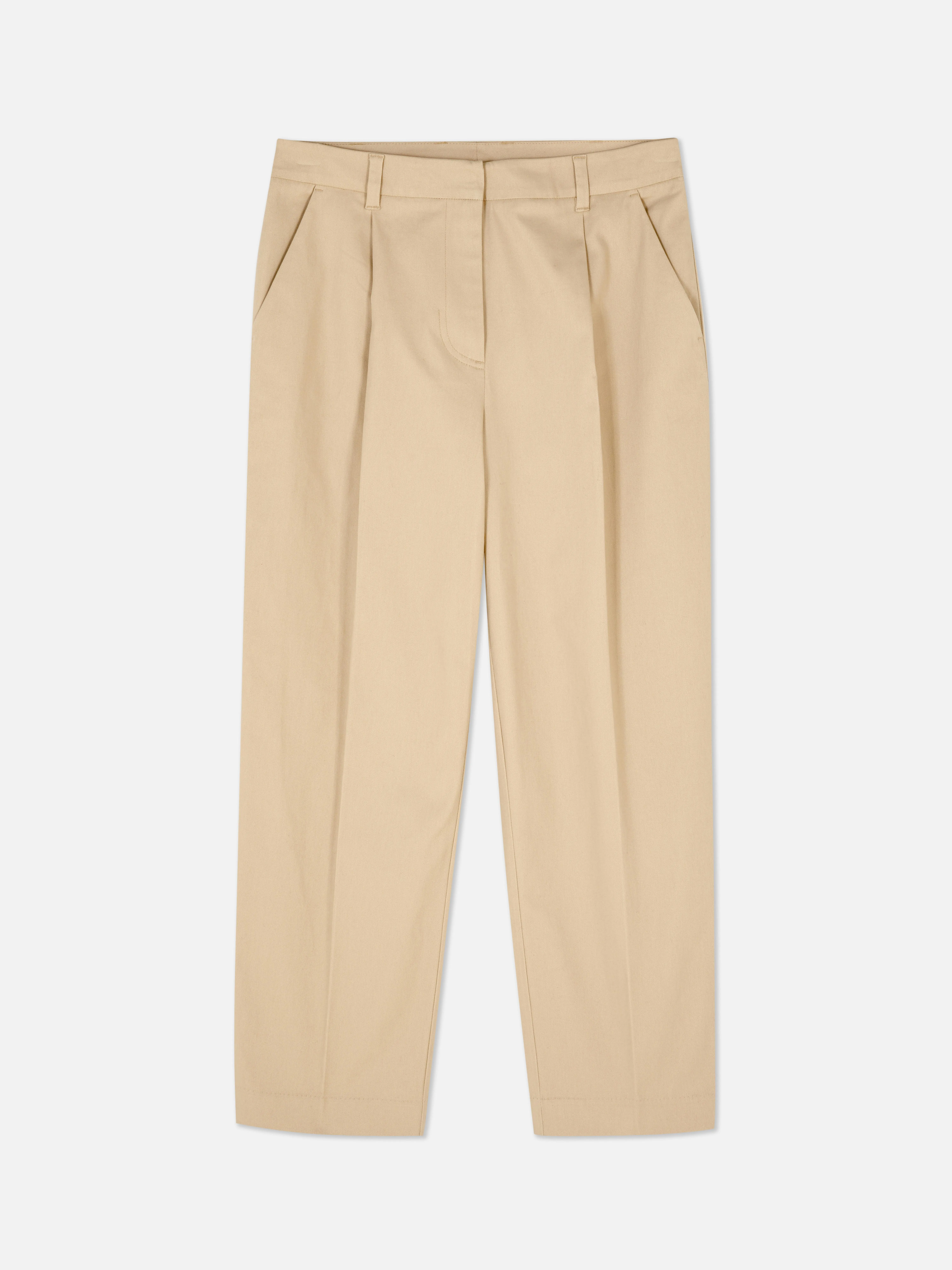 Pantalones chinos con pernera cónica