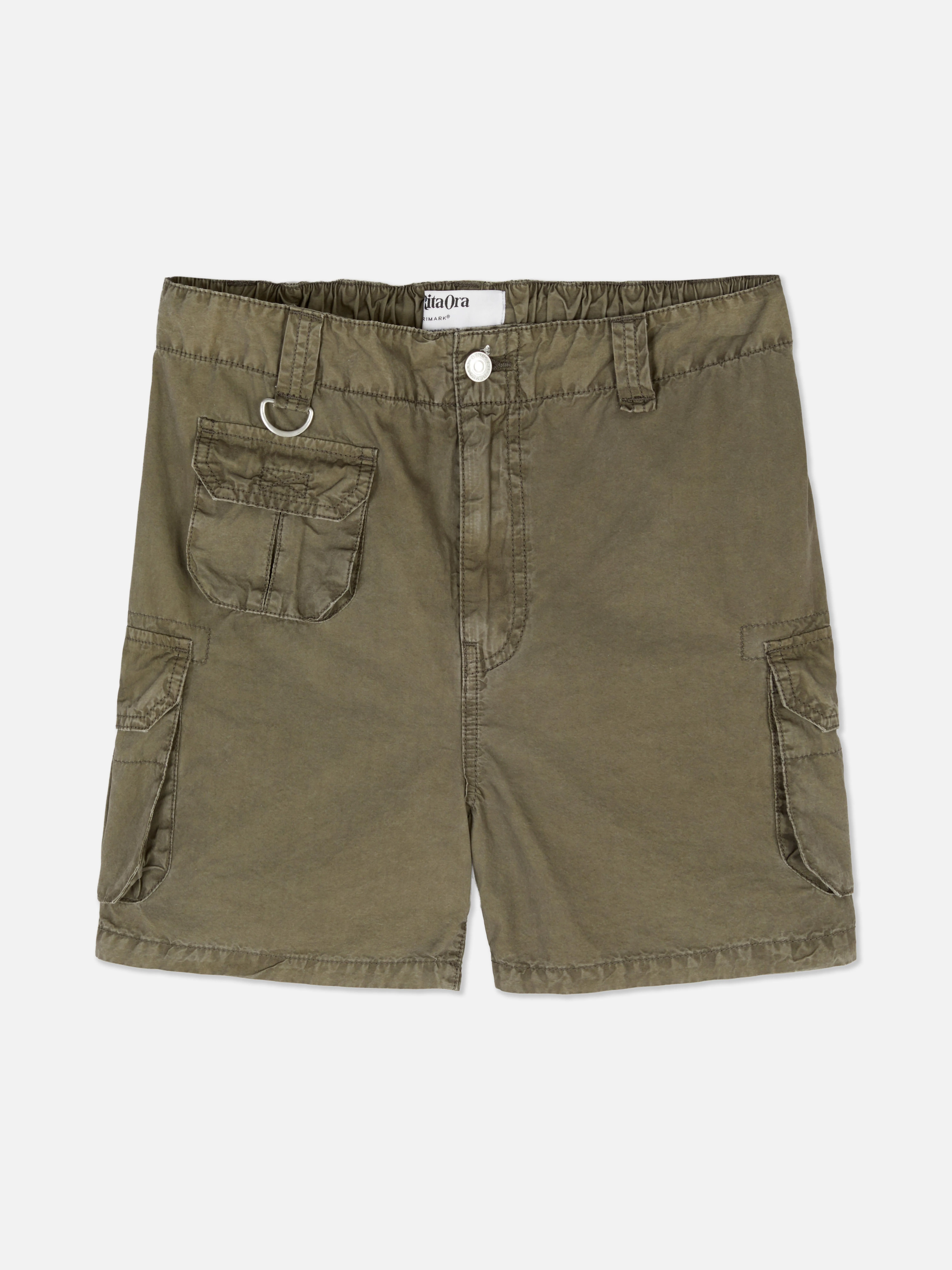 Pantalones cortos cargo con bolsillos de Rita Ora