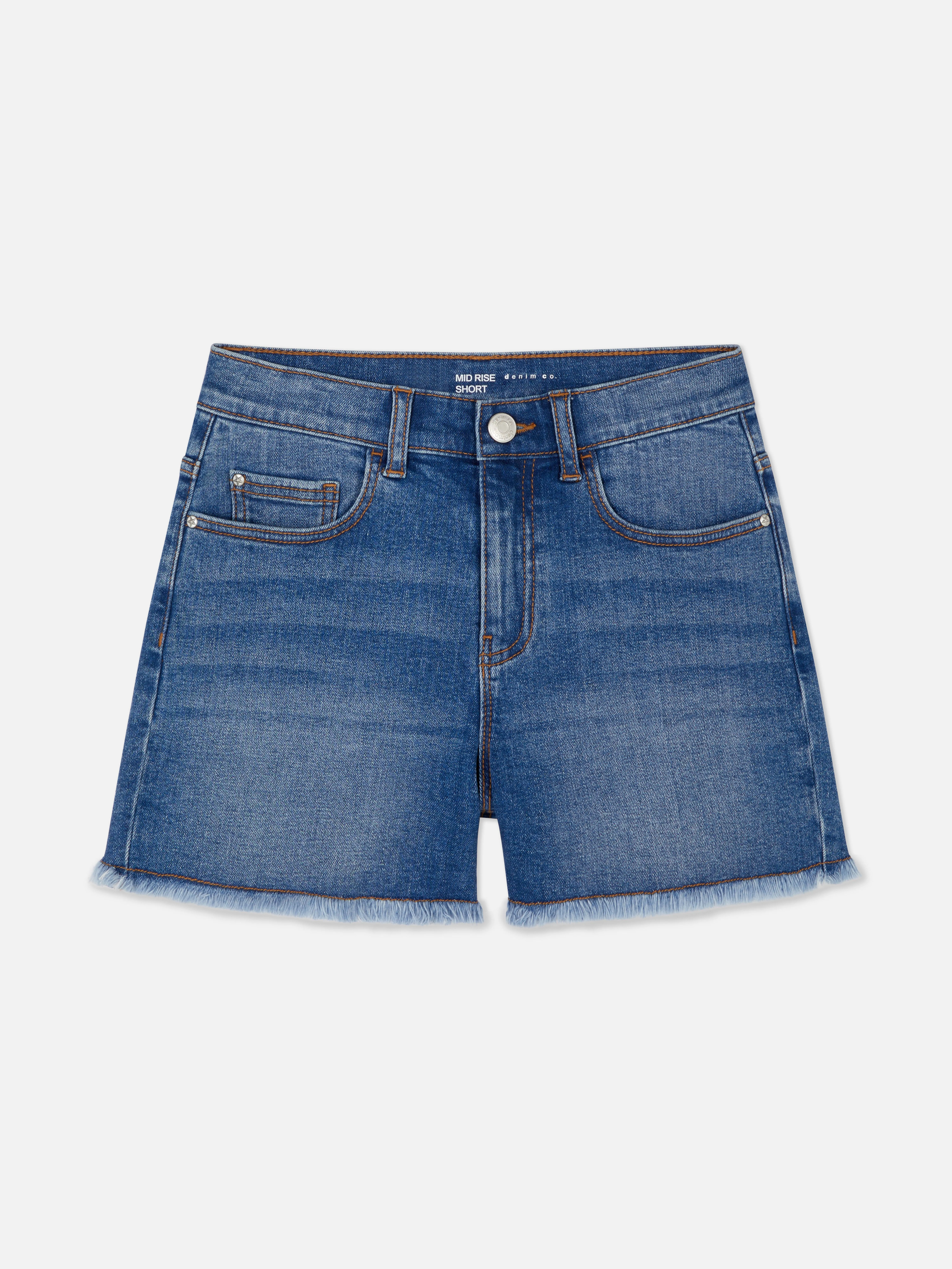 Pantalones vaqueros cortos con bajos deshilachados