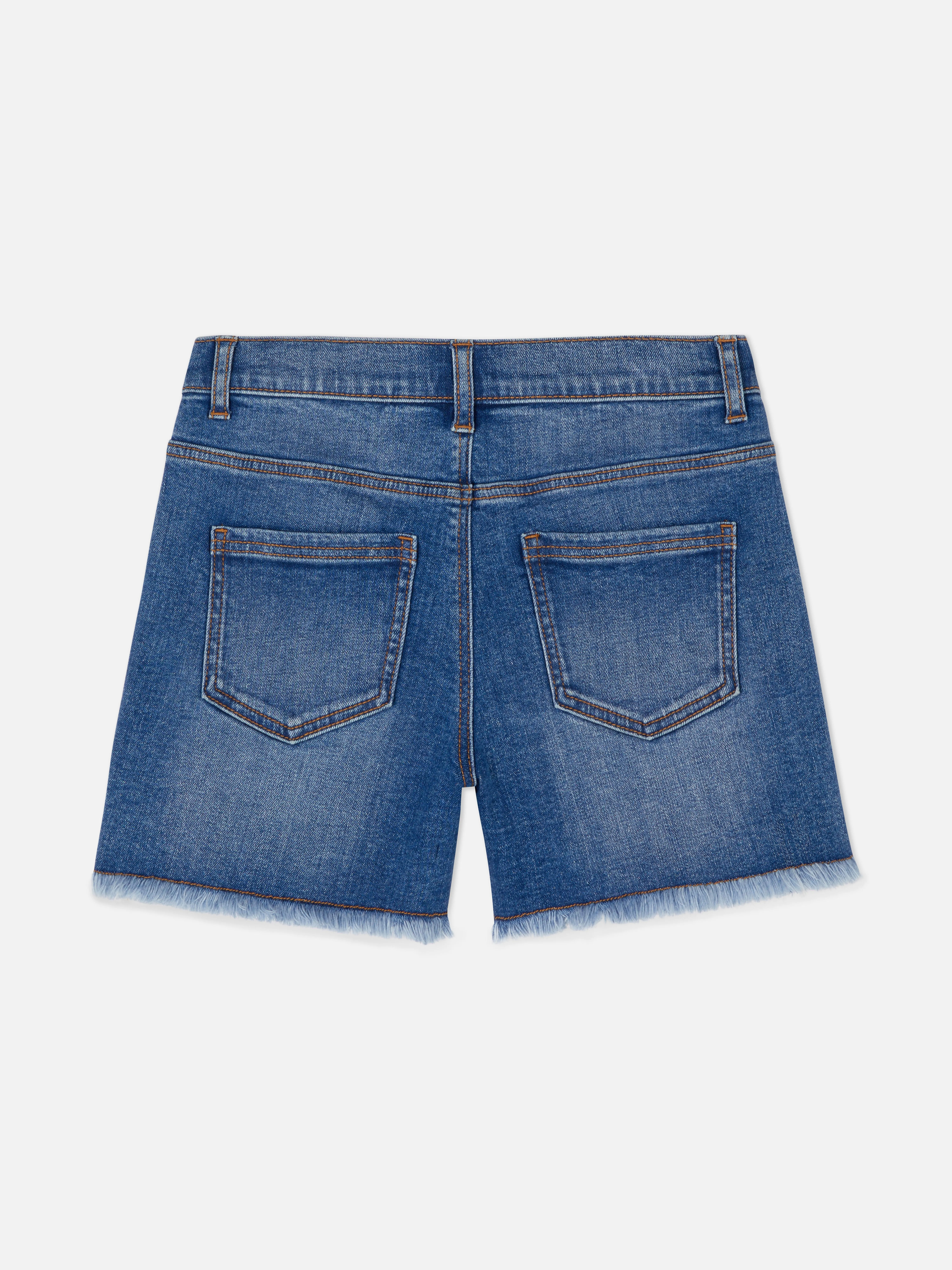 Pantalones vaqueros cortos con bajos deshilachados
