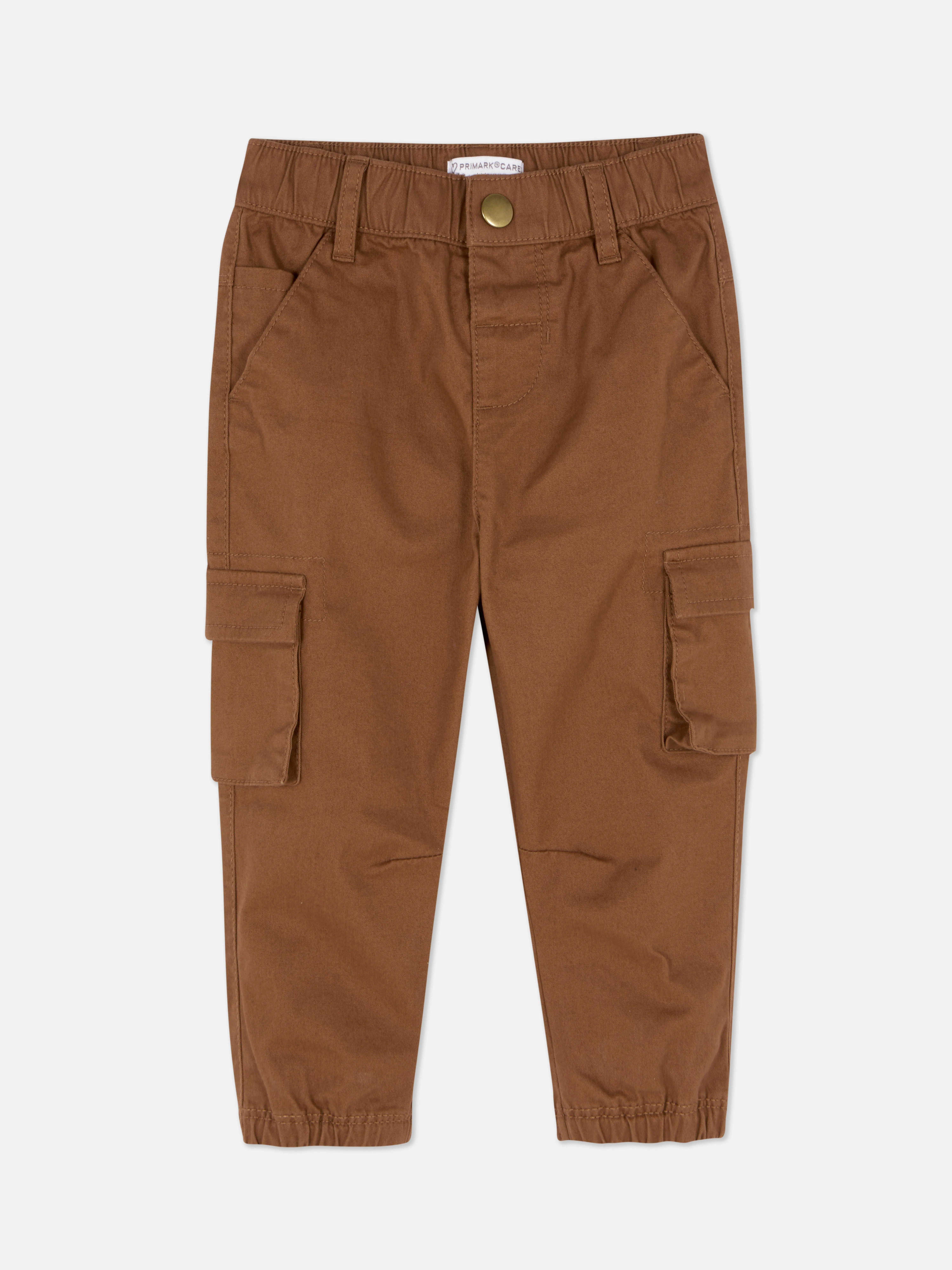 Pantalón cargo con bajos ajustados