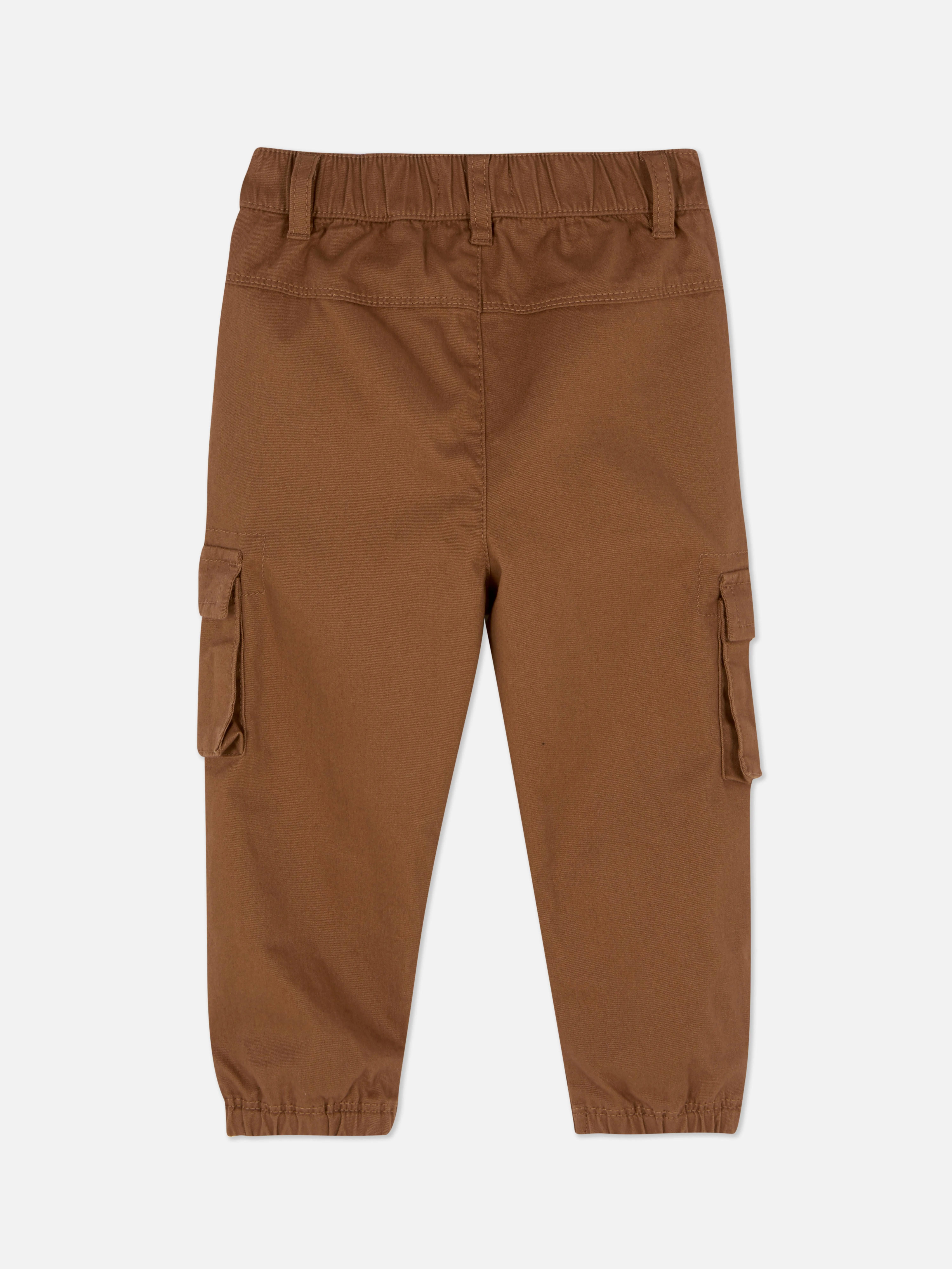 Pantalón cargo con bajos ajustados