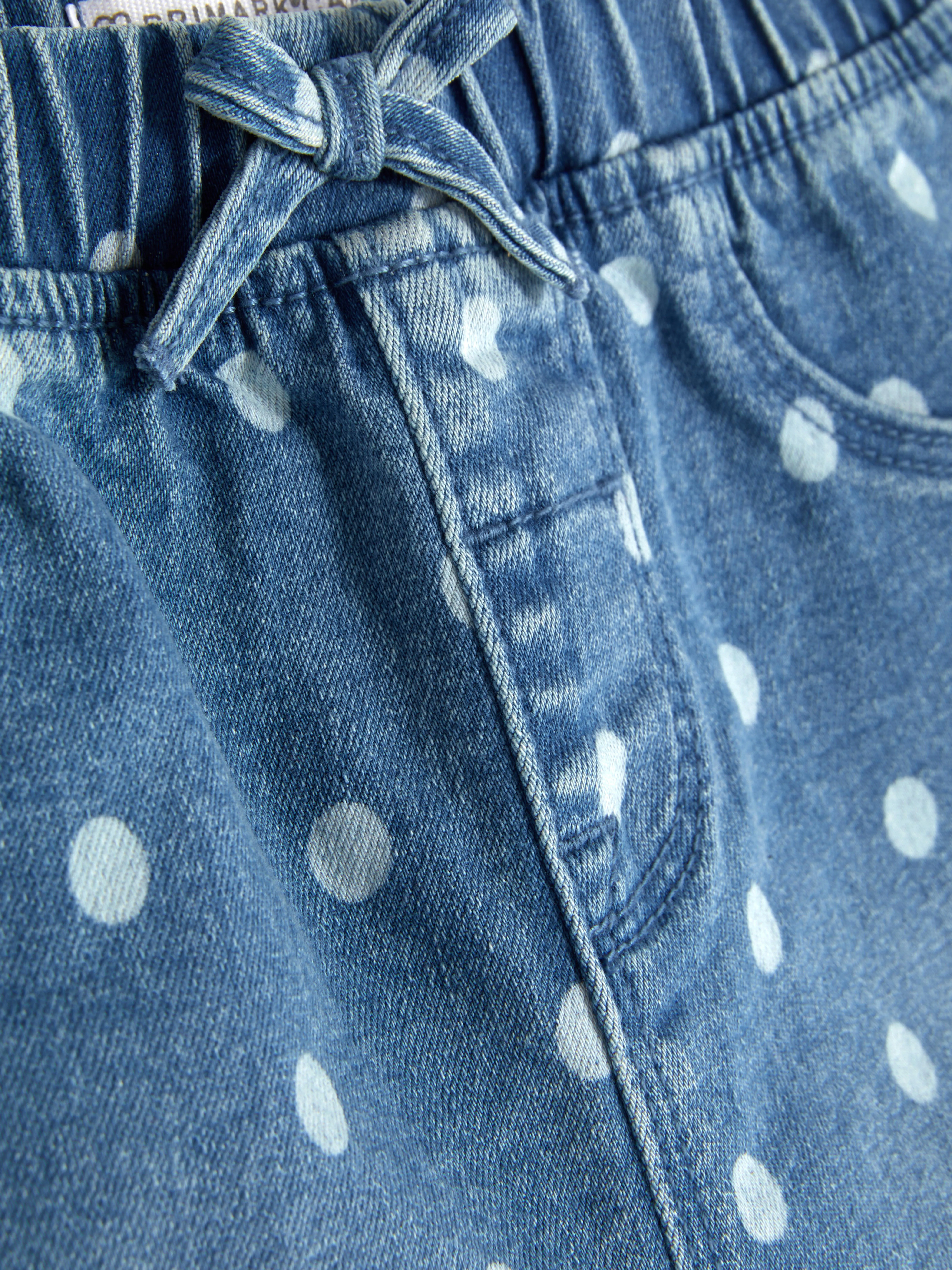 Pantalón corto vaquero con lunares
