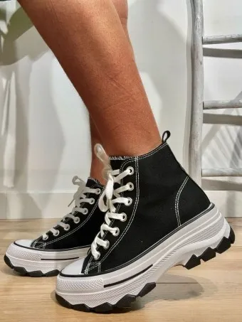 Sneaker Plataforma Abotinada TRISPACE Negro